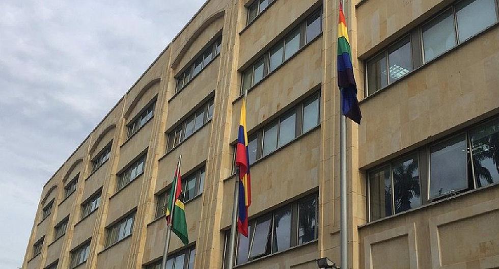 Colombia Alcaldía iza bandera gay en contra de homofobia INTERNACIONAL OJO