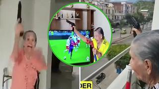 ​Abuelita ‘pistolera’ alerta por su particular manera de celebrar goles del mundial (VÍDEO)