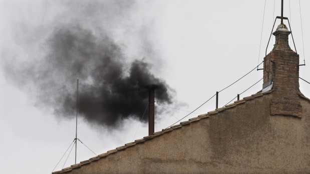 Nuevamente humo negro en El Vaticano