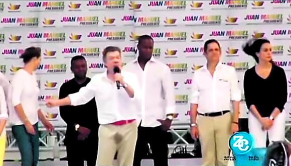 Presidente colombiano sufre incontinencia urinaria en discurso