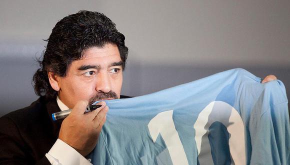 Diego Maradona apoya a Nápoles tras venta de Higuaín y dice: "Yo no os traiciono" 