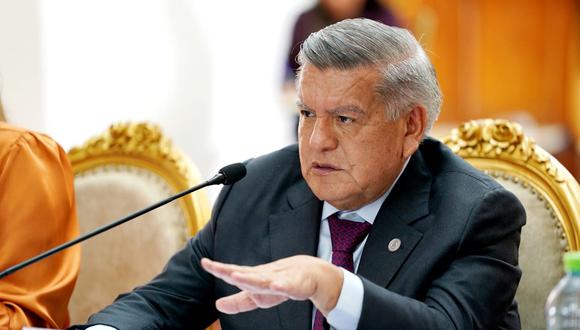 César Acuña Peralta, gobernador de La Libertad, reclama a militares contra el crimen.