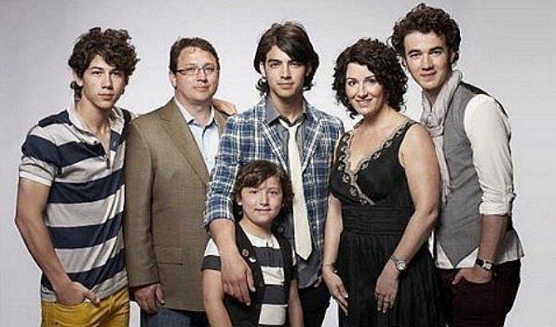 ¡No! Uno de los Jonas fue capturado por posesión de drogas