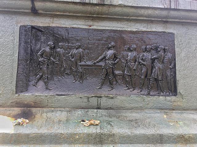 Monumento al héroe Francico Bolognesi luce en pésimas condiciones