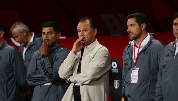 Juan Reynoso ya no será más el DT de la selección peruana tras el empate ante Venezuela en el Estadio Nacional. (Foto: El Comercio)