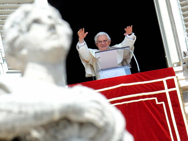 Papa da su bendición a las redes sociales