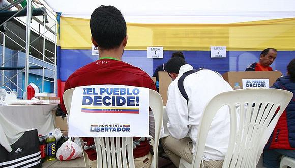 Miles de venezolanos participan de plebiscito contra Nicolás Maduro