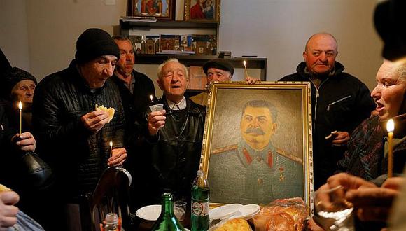 ​Recuerdan como “santo” al genocida Stalin en 65º aniversario de su muerte