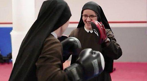Monjas practican box para salvar orfanato en ruinas (VIDEO) 