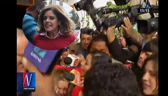 PPK: Tumban y despeinan a Mercedes Aráoz por entrevistar a candidato [VIDEO]   