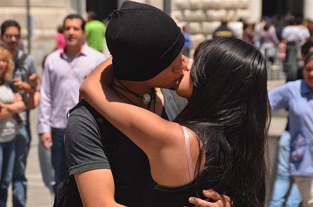 Colecta de besos inunda el centro de la Ciudad de México [FOTOS]