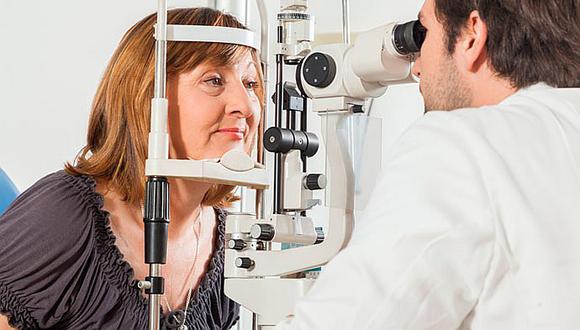 Mujeres en la menopausia tienen más riesgos de sufrir catarata y ojo seco  