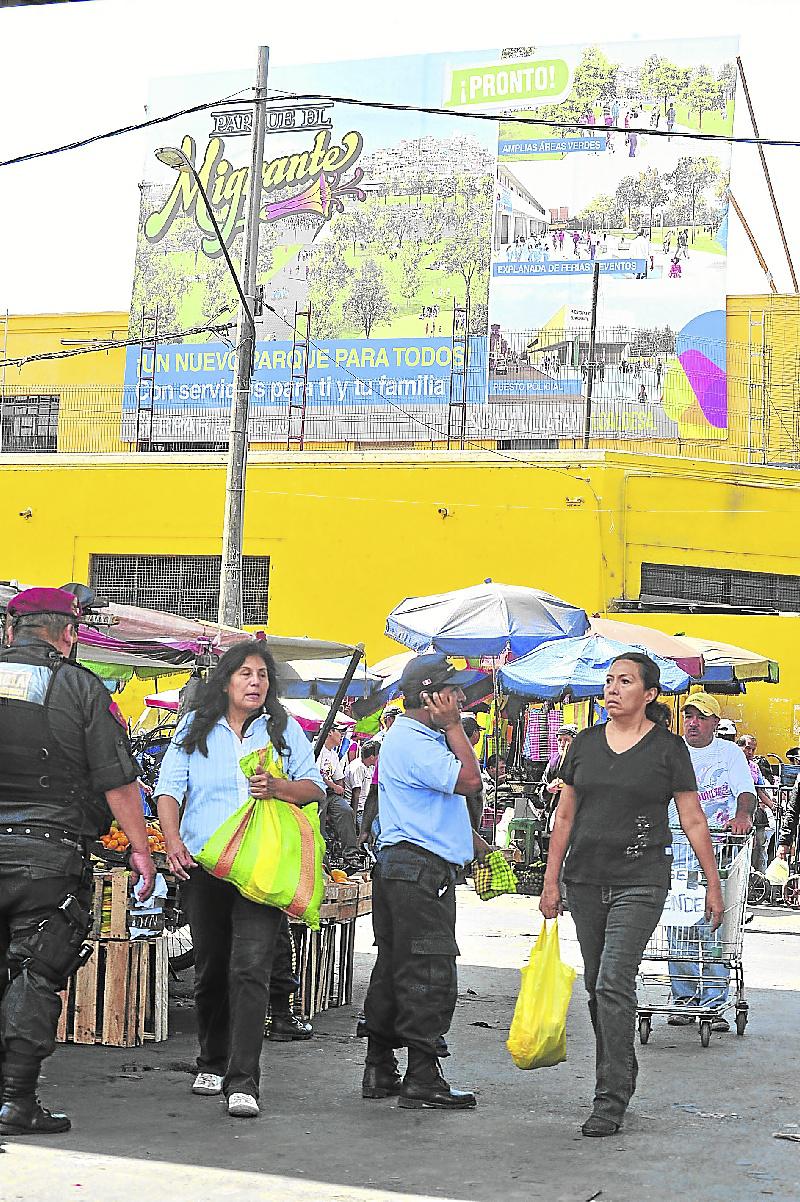 Dirigente de La Parada: Villarán nos provoca, hay gente que quiere salir a violentarse