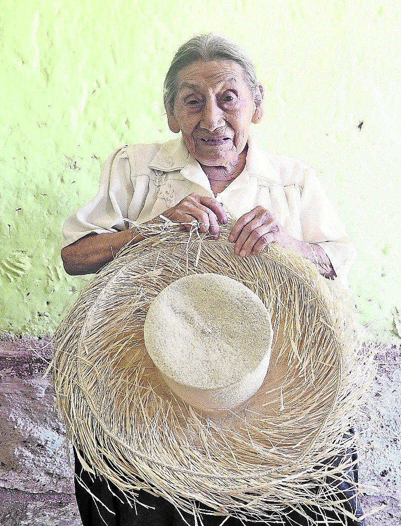 “Vivo gracias a mis sombreros”