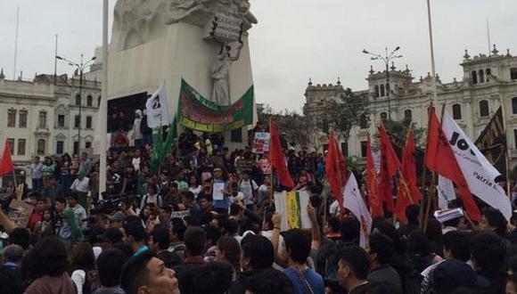 Prohíben marchas y actividades políticas en la Plaza San Martín 