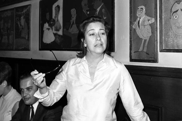 María Isabel Granda Larco, conocida artísticamente por el nombre de Chabuca Granda, nació el 3 de septiembre de 1920, en el asentamiento minero Las Cotabambas Aurarias, región de Apurímac. Cuando tenía solo 3 años su familia se trasladó a Lima, al distrito de Barranco, en un rancho en La Bajada de los Baños.