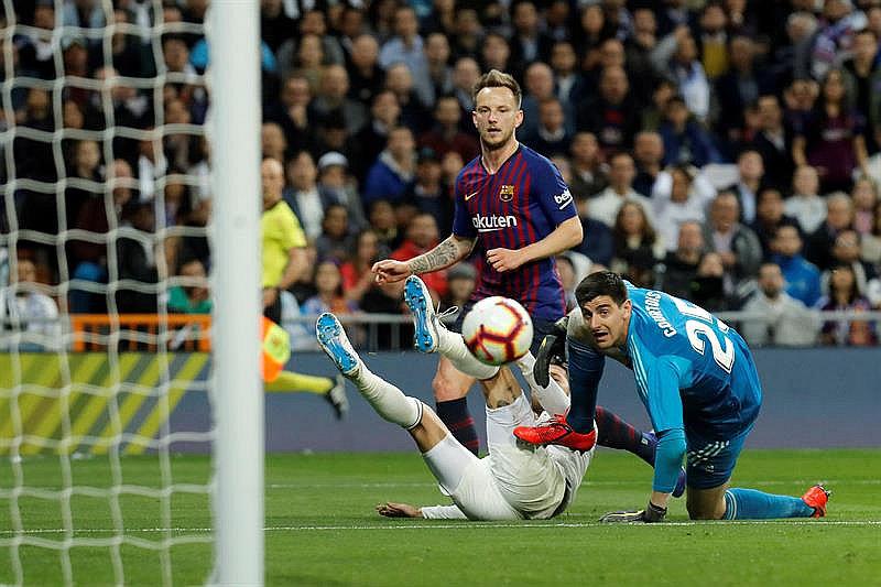 ​Barcelona derrota al Real Madrid y se acerca mucho más al título