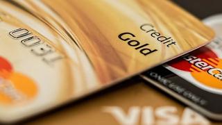 Si por error realicé la misma transacción dos veces con mi tarjeta de crédito, ¿qué puedo hacer?