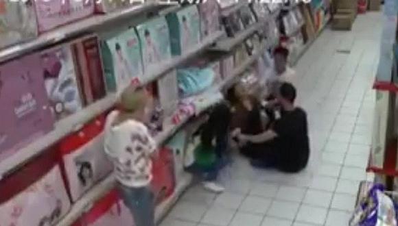 ​YouTube: Mujer poseída causa pánico en supermercado [VIDEO]