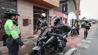 Más de 60 motociclistas fueron multados hasta con S/352 por invadir ciclovía de avenida Universitaria