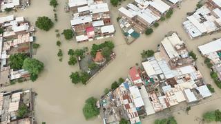 Al menos 200 familias quedan atrapadas por inundaciones tras fuertes lluvias en Piura