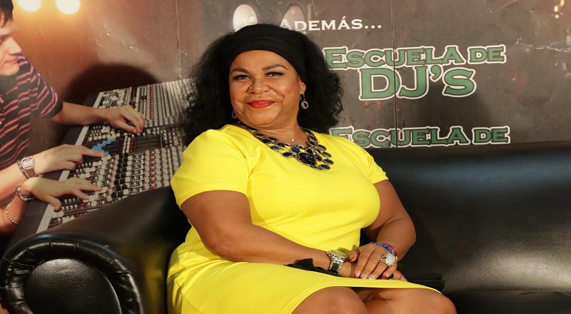 Eva Ayllón recomienda estudiar a chicos 'realities' [VIDEO]