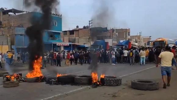 La Libertad: Panamericana Norte amaneció bloqueada por agricultores de Virú (Foto: difusión)