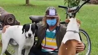 Turista argentino se niega a irse del Perú sin sus perros: “Ellos nunca me han abandonado” | VIDEO 
