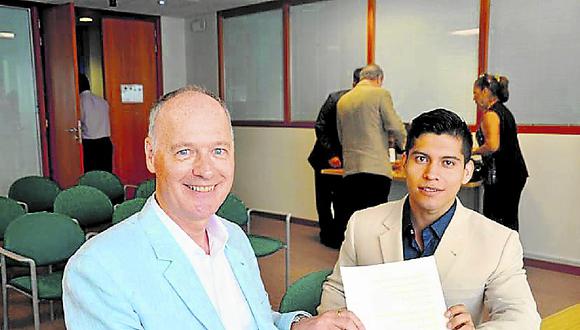 Peruano se casa con un inglés