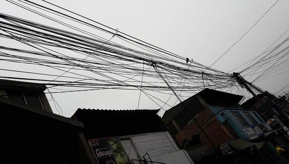 Peligro en VMT por cables desprendidos en principales avenidas