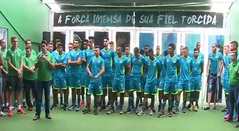 Chapecoense: equipo regresa a las canchas y ¡sobreviviente de la tragedia sorprende así!
