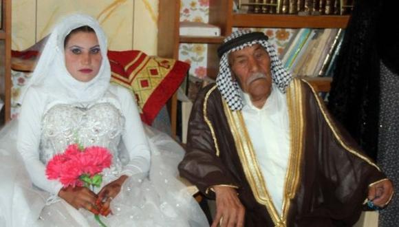 Hombre de 92 años se casa con mujer 70 años más joven