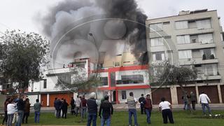 Feroz incendio se registra en una empresa de seguridad en San Borja (FOTOS)