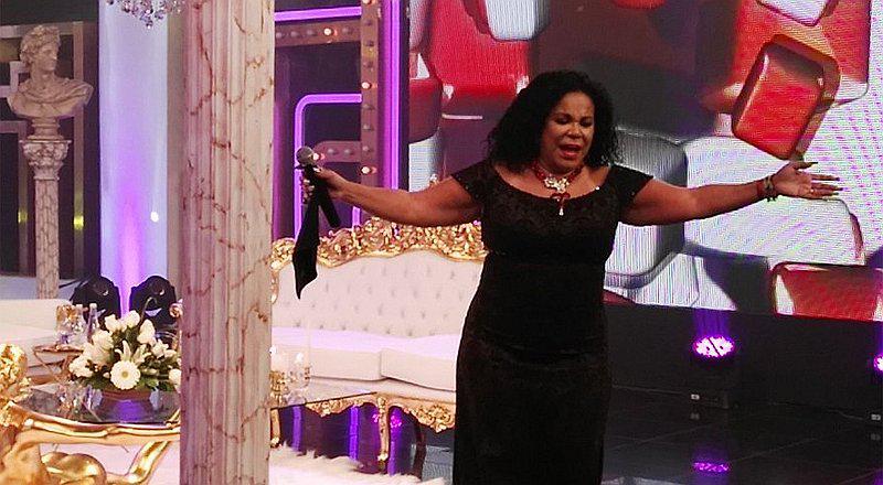 Eva Ayllón recibe homenaje e hizo show en vivo  