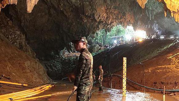 Rescate de niños atrapados en cueva de Tailandia será retomado mañana