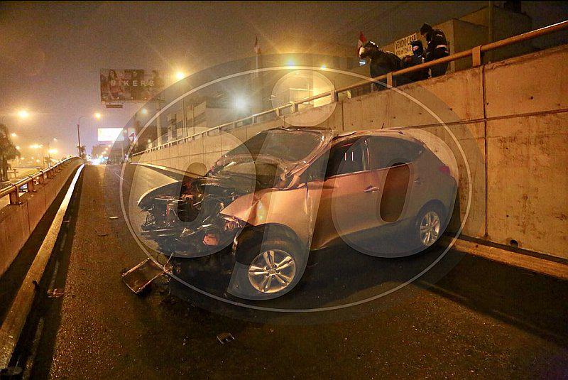 Joven murió tras estrellar su camioneta contra un muro en la Vía Expresa (FOTOS)