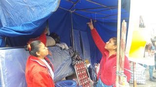 Damnificados del incendio de Mesa Redonda denuncian que duermen en carpas pese a lluvia│VIDEO