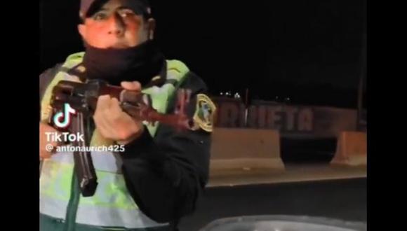 Video de la intervención policial fue viralizado en redes sociales. (Foto: captura de pantalla)