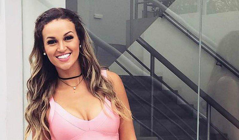 Angie Arizaga muestra que vestir de negro siempre es chic