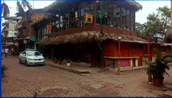 El hotel de la comuna Montañita, donde fue hallada sin vida la joven de nacionalidad peruana. (Foto: Captura de video)