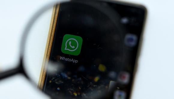 El logotipo de WhatsApp Messenger se muestra en la pantalla de un teléfono en Moscú el 26 de agosto de 2021. (Foto: Kirill KUDRYAVTSEV / AFP)