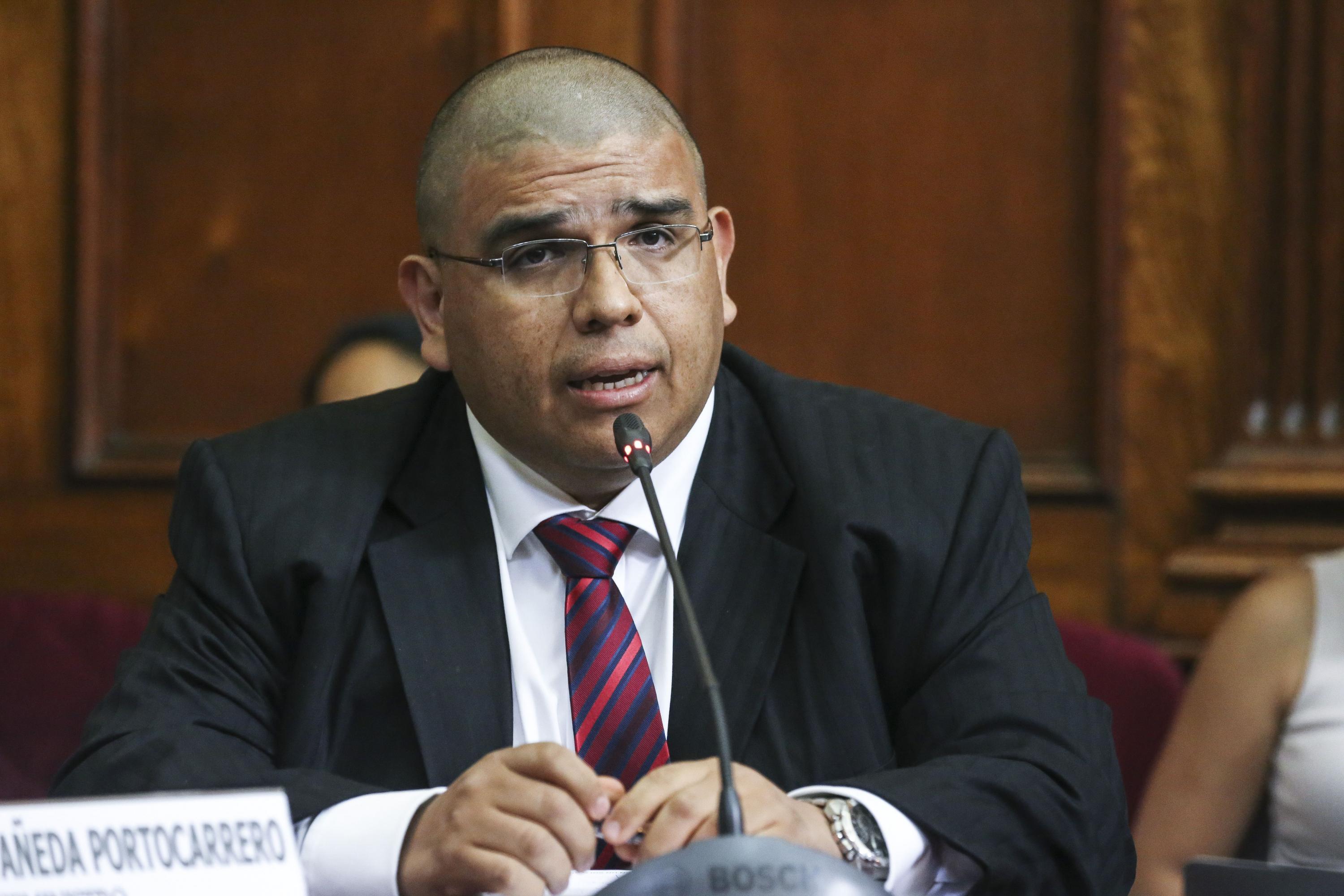 Castañeda, quien jurará al cargo esta noche, es abogado graduado por la Pontificia Universidad Católica del Perú (PUCP) y posee estudios de Maestría en Política Jurisdiccional por la misma casa de estudios.  (Foto: Congreso)