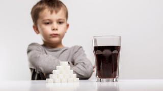 Comer para vivir: Cómo afecta las bebidas gaseosas en niños