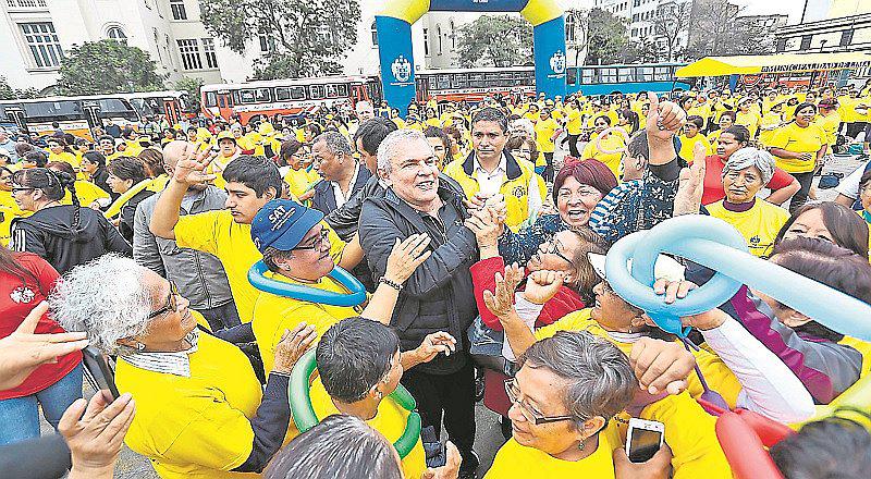 Luis Castañeda Lossio se anima a hablar y critica recolección de firmas 