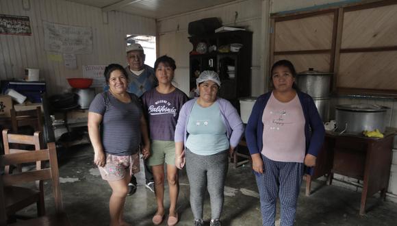 Madres de familia como Abilia Ramos trabajan en olla común "Nueva Esperanza del Perú.