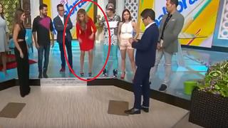 YouTube: Conductora suelta una flatulencia en vivo y pasa el roche de su vida [VIDEO]