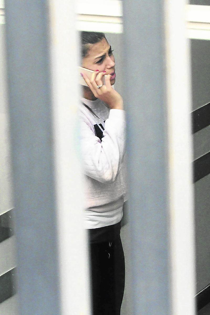 Alondra llora por Paolo