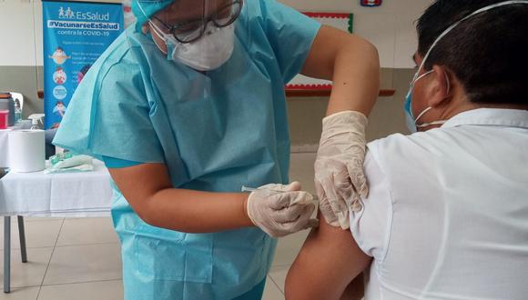 Los profesionales de la salud de la primera línea no se han negado a recibir la vacuna contra el COVID-19 y esperan que con este segundo lote puedan ser inmunizados (EsSalud)