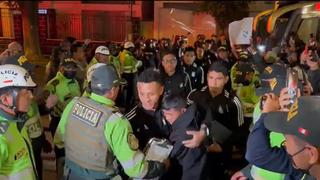 Yoshimar Yotún recibió un abrazo de un hincha en Arequipa: así fue su reacción | VIDEO