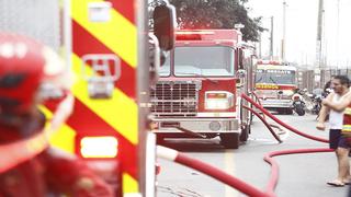 Callao: Incendio consume varias viviendas en AA.HH. Puerto Nuevo 